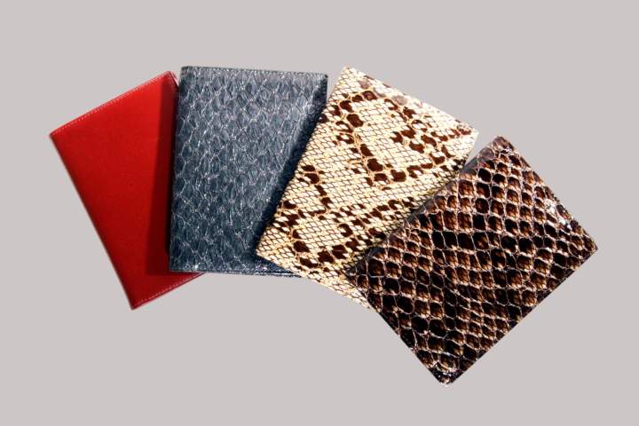 Une sélection de portefeuilles et petite maroquinerie